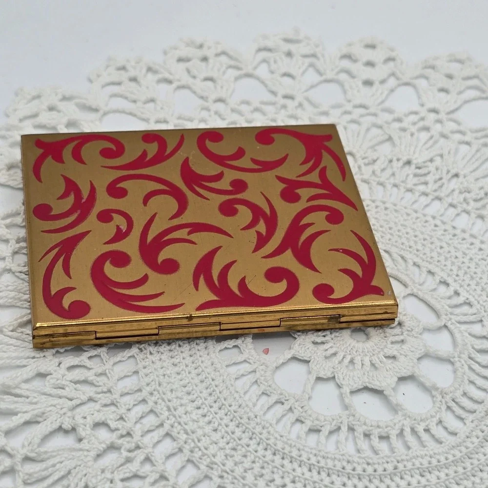 Vintage Art Deco Style Elgin American Powder Compact Puff Signed